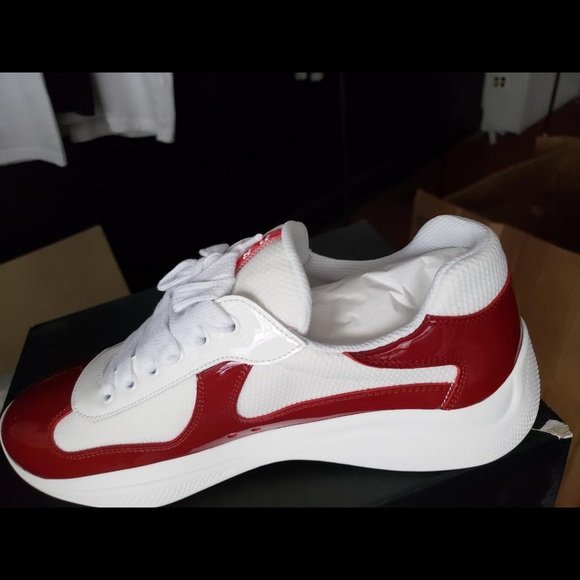 Size 9 men Prada sneakers vey very good condition (brand new) serious inquiries - Picture 1 of 3